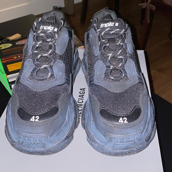 BALENCIAGA MEN'S TRIPLE S CLEAR SOLE SNEAKER IN BLACK - Picture 3 of 8